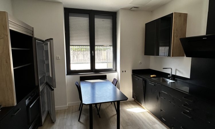 castres-tres-beau-t3-avec-terrasse-et-place-de-parking-06a6c11be47deb.jpg