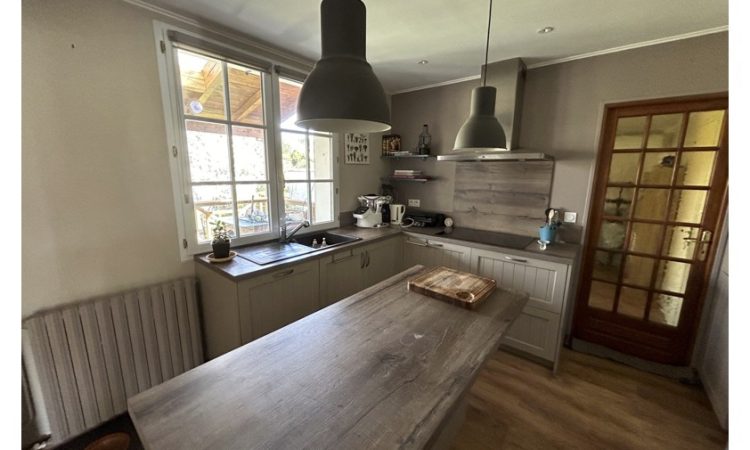 maison-3-chambres-et-bureau-garage-et-jardin-06a6d6237a3782.jpg