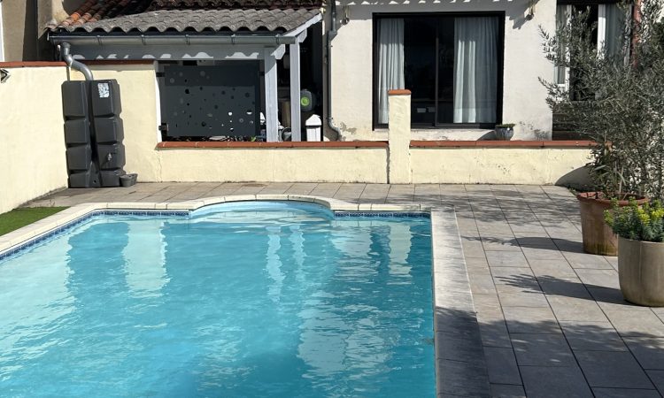 maison-de-ville-avec-piscine-garage-4-chambres-06a6c1152ea7e7.jpg
