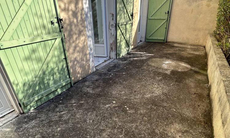 t3-avec-terrasse-et-place-de-parking-06a6d624422415.jpg